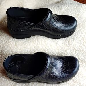 Women's DANSKO Black Leather Clogs size 38